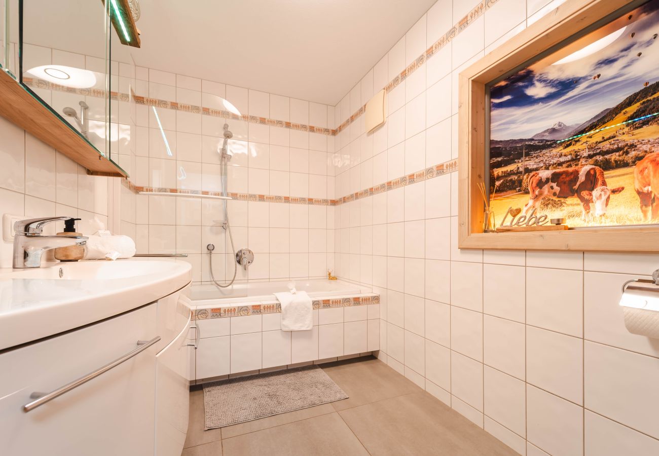 Chalet in Kirchberg in Tirol - Chalet Weinberg Top 2